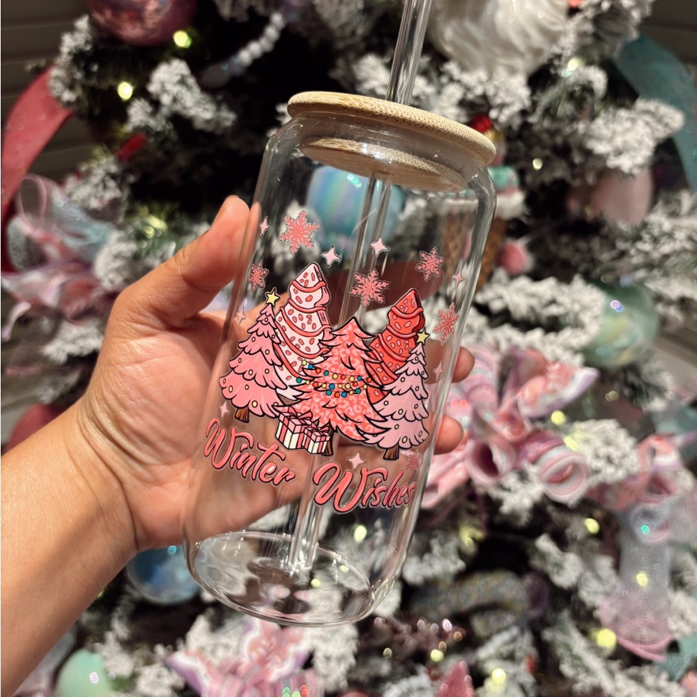 Christmas glass tumbler w/straw.